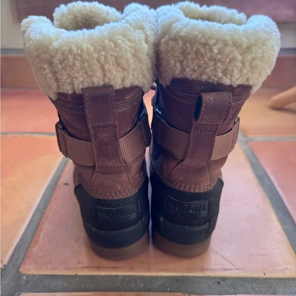 Sorel Tivoli IV Winter Boots with Faux Fur - Picture 3 of 8